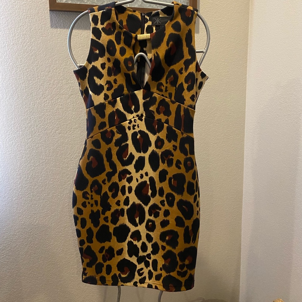 Kardashian leopard print. Bandage dress